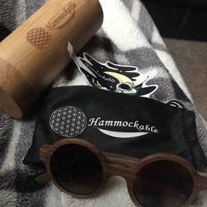 Hammockable polarized sunglasses with case
